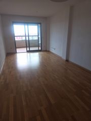Miete Etagenwohnung in Camí Reial. Rafael  lapesa melgar  edificio valturia