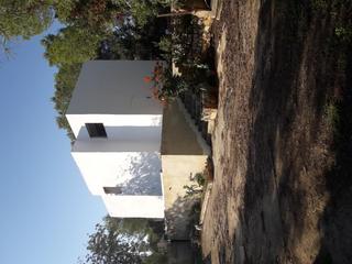 Casa a Riba - roja de Túria. Chalet de 120 m con parcela de 800 m rodeada de pinos, camino de