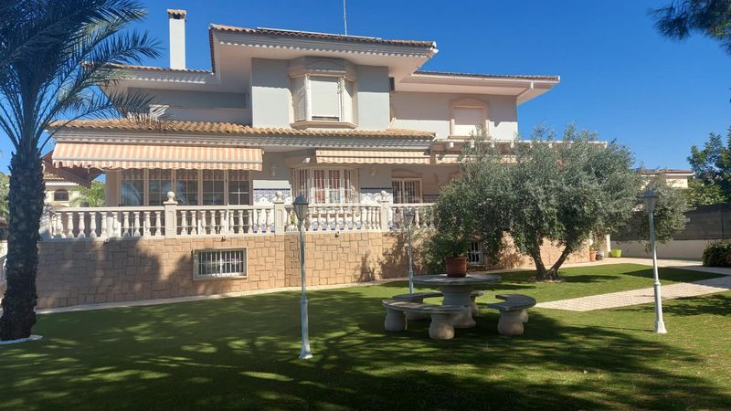 Foto dabe0bae-a9d5-4ee3-9819-fb5aed61186f. Casa amb piscina a Riba - roja de Túria