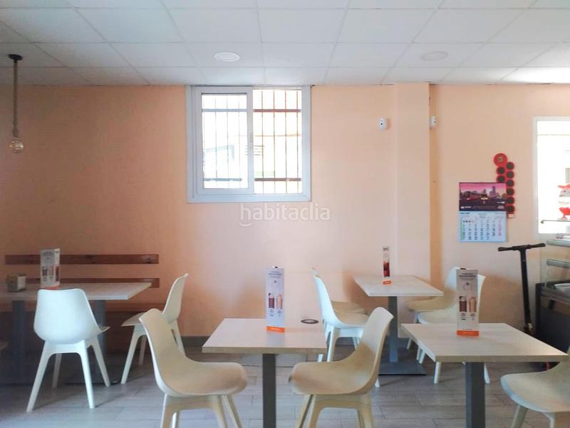 Foto bc5d0a9e-0b58-4541-aa34-3d618872e206. Alquiler local comercial traspaso de bar cafetería en funcionamiento con licencia de actividad.se encuentra en una de las mejores zonas de ribaroja.dispone en Riba - roja de Túria