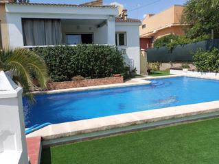 Casa en Riba - roja de Tria. Se encuentra situado entre ribaroja y loriguilla, cerca de todos