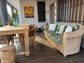 Casa a Riba - roja de Túria. En el interior de la misma existe construida una vivienda unifam