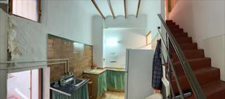 Casa adossada a Pego. Casa de pueblo de tres alturas se distribuye en planta baja con