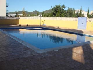 Haus in Vilamarxant. Chalet rústico en zona montehorquera con piscina.3 habitaciones,