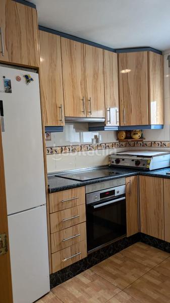 Foto ec3871c6-fccc-48f3-a402-6c3d13d71b84. Piso se vende piso con ascensor y balcón en quart de poblet 3 habitaciones y 1 bañose encuentra situado cerca del metro y todos los ser en Riba - roja de Túria