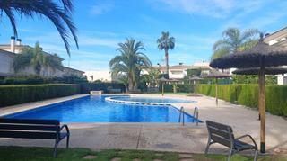 Maison jumelée à San Antonio de Benagéber. Se vende adosado en san antonio de benageber.dispone de espacios
