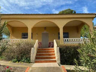 Maison à Riba - roja de Túria. 2 chalets, uno dos 2 plantas y otro de 1 planta, con campo de na