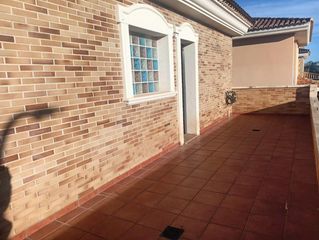 Maison à Riba - roja de Túria. Se vende chalet en ribaroja pueblo al 70 para acabar  490.000 co