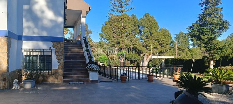 Foto f69ea4ee-c63d-4fdd-af03-da107915a873. Casa amb piscina a Olocau