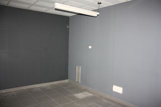 Bâtiment à usage industriel à Riba - roja de Túria. Se vende nave almacén, con despacho y baño ribaroja 120.000. 200