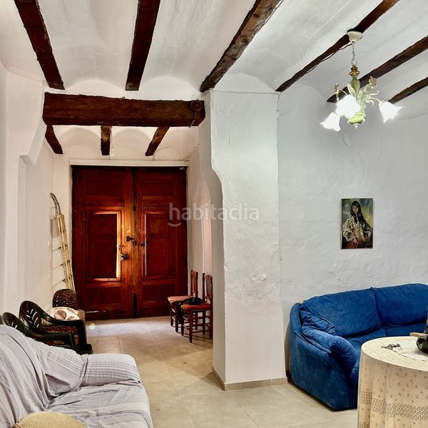 Foto 13aa4a14-2dd5-4fbf-b10d-ec58fa3b6075. Casa adossada a Bugarra