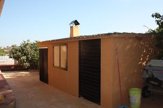 Maison jumelée à Riba - roja de Túria. Se vende caseta y almacen total 80 m2 construidos, 2 habitacione