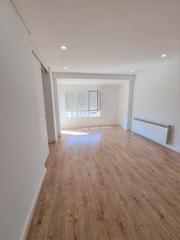Lloguer Pis a Príncep de Viana-Clot-Xalets Humbert Torres. Passeig de ronda piso de diseño reformado.