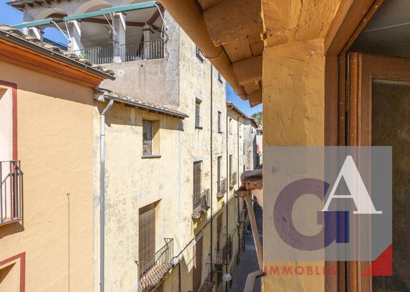 Foto 7a8a5eca-7f40-45a0-be29-de96c92d09b5. Edificio en Olot