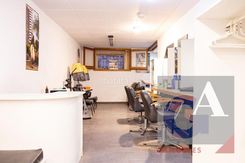 Foto e3b541ba-eff4-422f-86e6-2ecc898722a3. Edificio en Olot