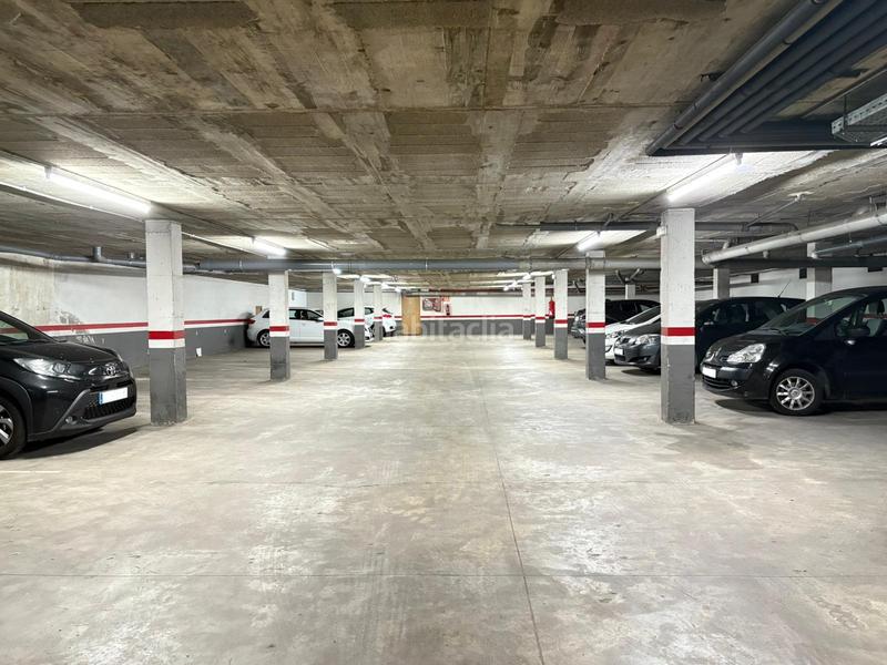 Foto 256d7ec5-eb85-4438-a3ed-168ecd06c10b. Aparcament cotxe a Olot