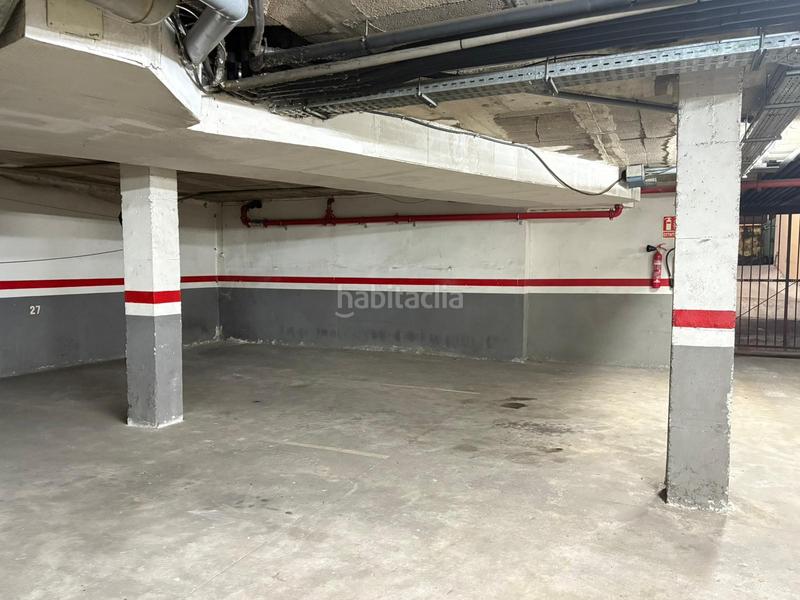 Foto afac551b-07bc-44ef-a6ca-656f8145cd94. Aparcament cotxe a Olot