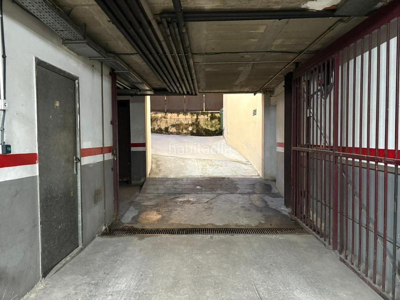 Foto c3df07c2-39ed-4c24-bfb0-7c41fd8c84f2. Aparcament cotxe a Olot