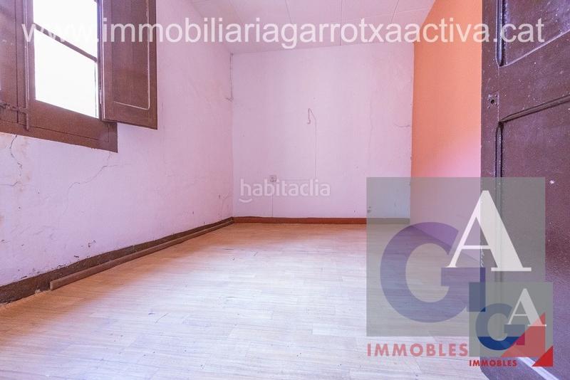 Foto 35d02de9-f415-4a33-977b-fe9d9aea73ab. Edificio en Olot