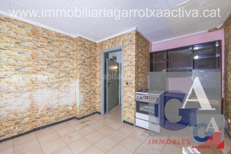 Foto 3e879a2b-11f8-45bd-b3a5-e89c0c11eca5. Edificio en Olot