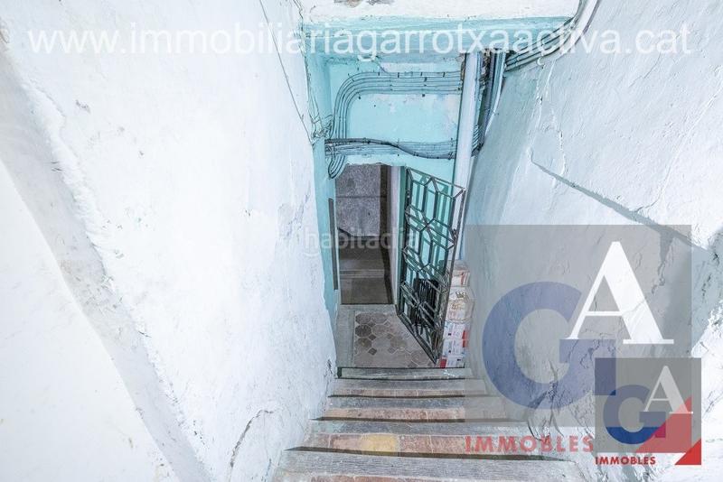 Foto 66af9cf4-be19-422f-80d8-e90905058133. Edificio en Olot