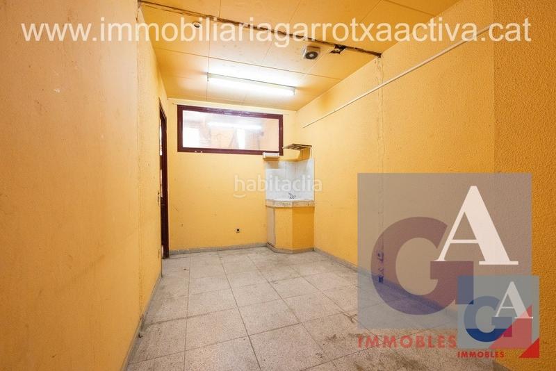 Foto a4aa0b64-ae12-43ab-bd61-c8fdef4f1b66. Edificio en Olot