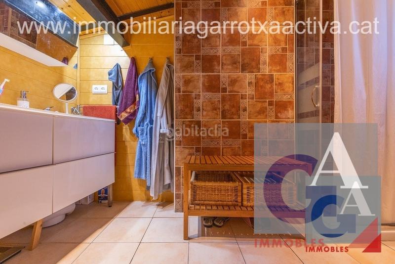 Foto aec6ed97-3d07-48b1-908f-9452d300a60d. Edificio en Olot