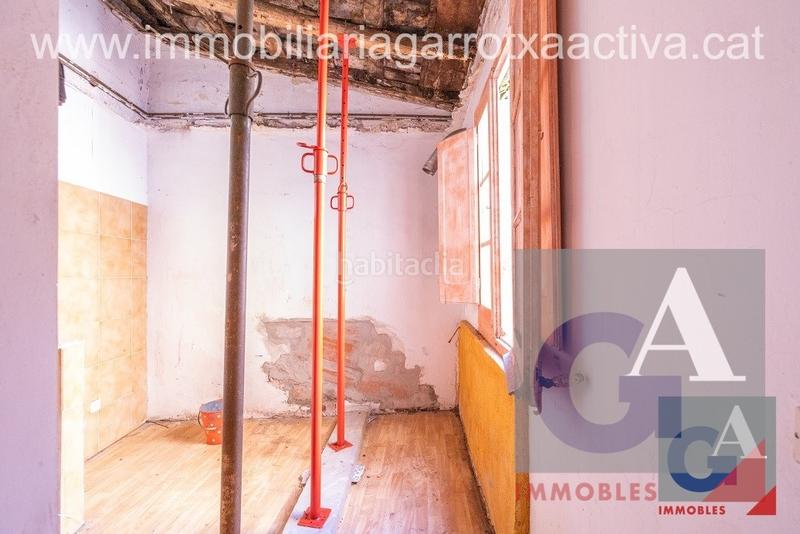 Foto b629dd35-b3e5-43d5-8b3b-6938545833f2. Edificio en Olot