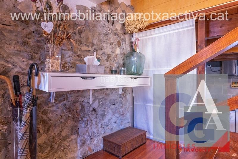 Foto bcfaa9fd-ad3b-4f6e-97cc-63a4fb86016a. Edificio en Olot