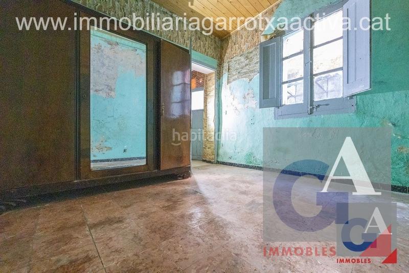 Foto cb020a37-3609-491d-b965-020f62f0c4f9. Edificio en Olot