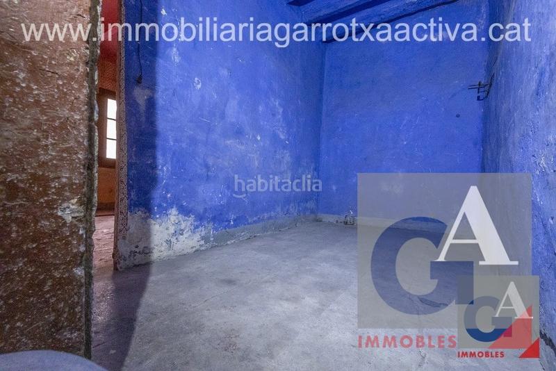 Foto e168743c-be1c-44cd-82eb-261678485533. Edificio en Olot