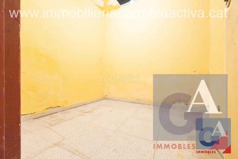 Foto efdddb88-ae97-4df2-9118-ea4556ccfe28. Edificio en Olot