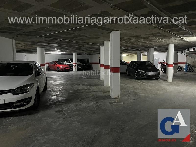 Foto 02a1b826-6bf6-4194-817a-a33d1e00a356. Alquiler parking coche en Olot