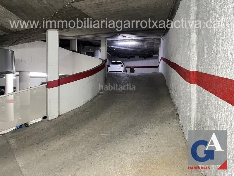 Foto ab503242-47c4-4601-9bef-406620e43aca. Alquiler parking coche en Olot