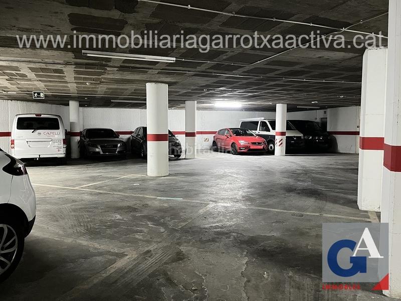 Foto f2ca8589-33f3-4dff-8740-a682555c215d. Alquiler parking coche en Olot