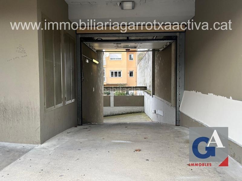 Foto a74159a9-9428-4235-87dd-9829d20354cd. Lloguer aparcament cotxe a Olot