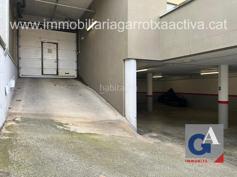 Foto 535ad04f-c59a-4340-9faa-a27e27788f95. Alquiler parking coche en Olot