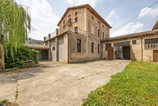 Masia a Vall den Bas (La)
