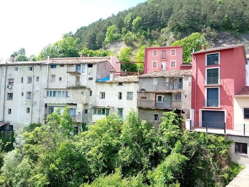 Foto 3fda8b76-676b-4253-8a40-8c1f176560d4. Edificio in Ripoll