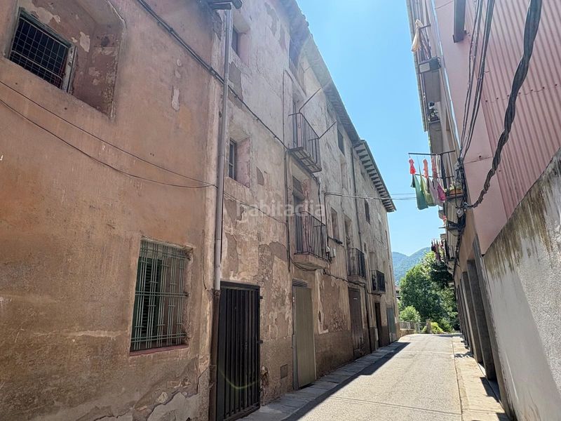 Foto 3f796a66-ed4b-4597-b934-6f03c53245a6. Edifici a Ripoll