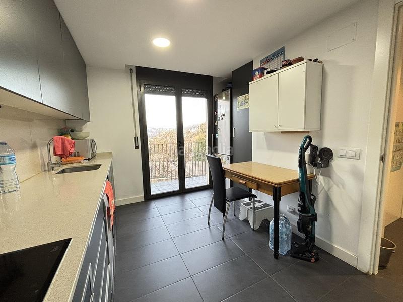 Foto b5993c38-ca46-43a0-8315-7cc033cb26ed. Casa adosada en Olot