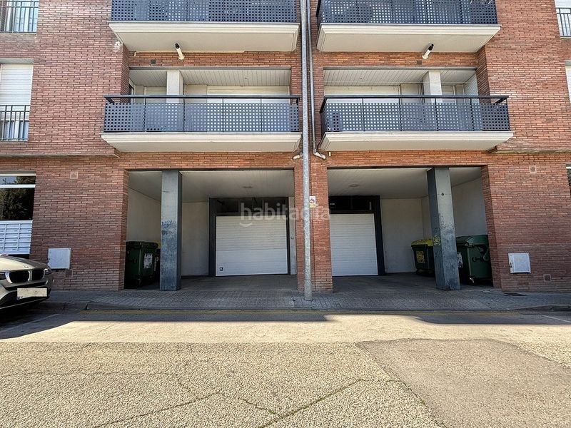 Foto 0bc7e441-9273-48de-b365-301244078be0. Aparcament cotxe a Olot