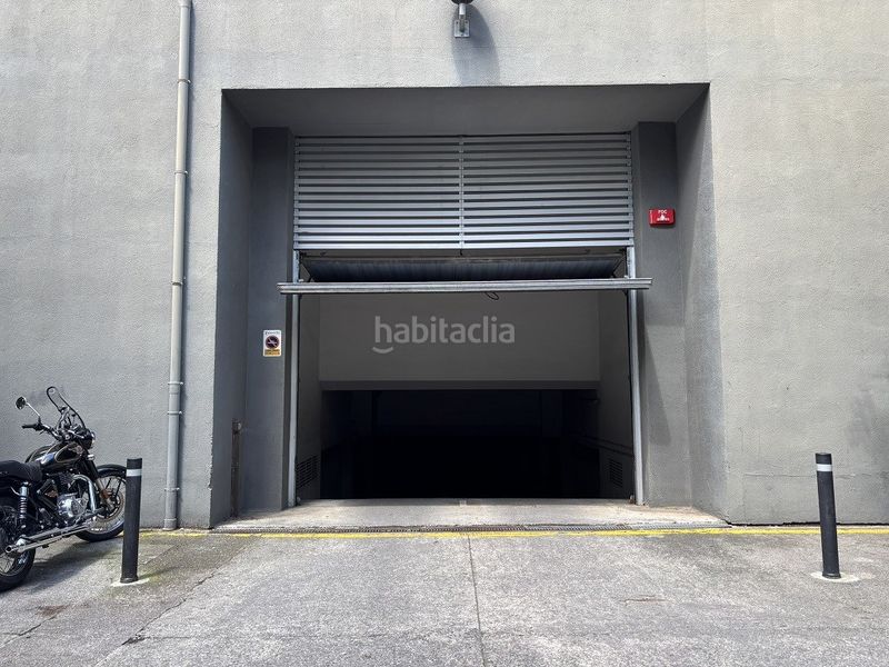 Foto 1c1384ea-9956-4b60-8bed-11a84841a833. Aparcament cotxe a Olot