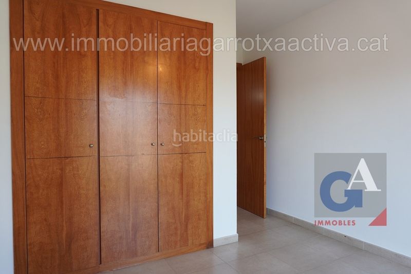 Foto 0e06d423-809c-4ba7-89e5-af9e432fd00a. Dúplex amb calefacció aparcament a Olot
