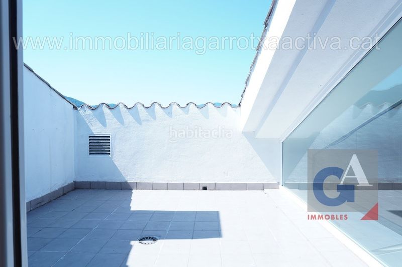 Foto 1c8ea250-d5d6-4608-9838-801c775398bc. Dúplex amb calefacció aparcament a Olot