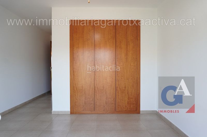 Foto 2fcc6bd7-d0d5-4234-8c42-c5dd5755f875. Dúplex amb calefacció aparcament a Olot