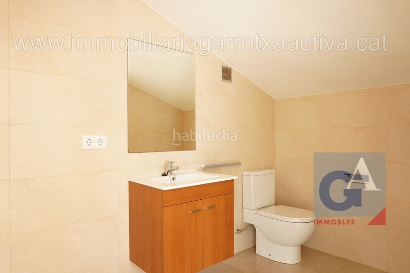 Foto 3d1a262d-8874-4717-9e8e-c239f9ce1075. Dúplex amb calefacció aparcament a Olot