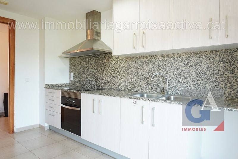 Foto 43b993ce-1271-4708-9681-263641f9c9cb. Dúplex amb calefacció aparcament a Olot