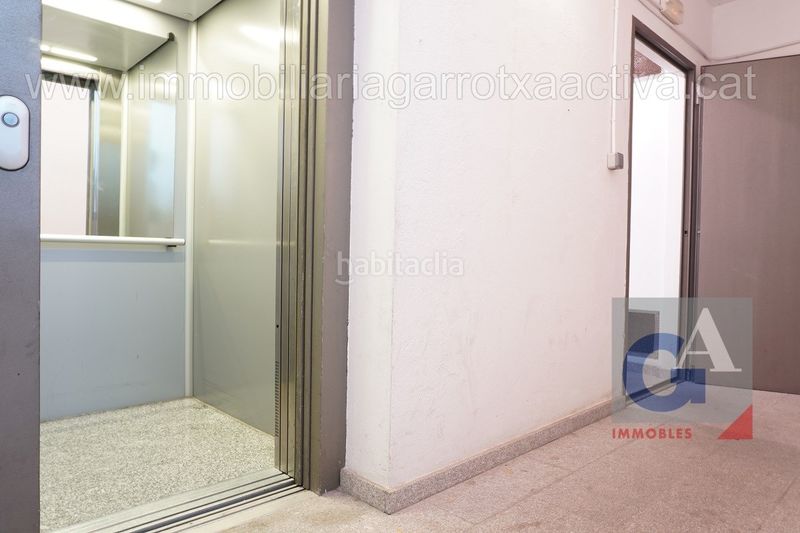 Foto 44c8a019-74c5-429b-a8a9-1d0652d4305c. Dúplex amb calefacció aparcament a Olot