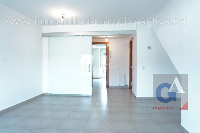 Foto 9ec848ac-a578-4b35-81b6-32f59e0e8e5f. Dúplex amb calefacció aparcament a Olot